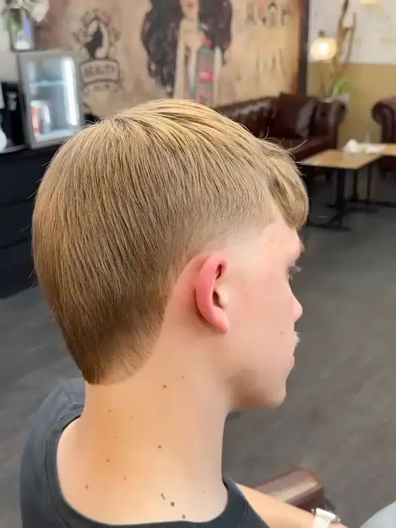 Instagram post from sherostyle2_friseur. This post is in position 0.