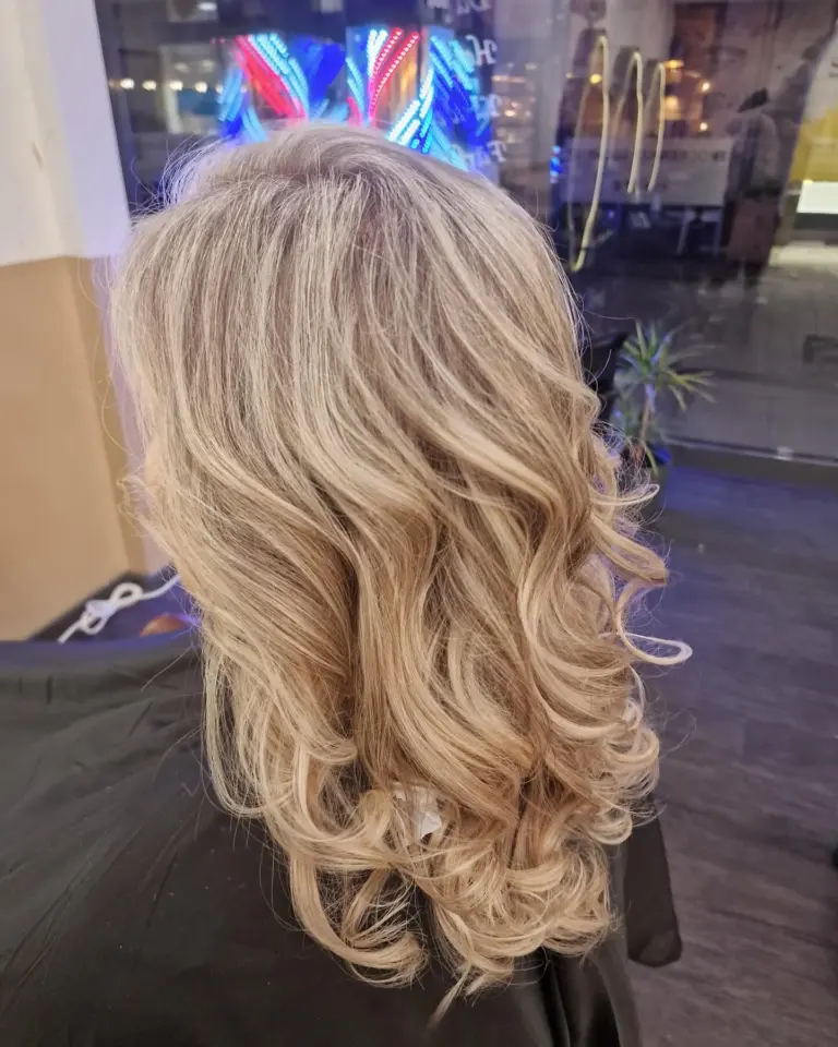 Instagram post from sherostyle2_friseur. This post is in position 0.